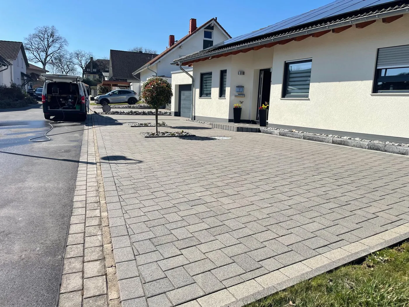 Einfahrt im Lahn-Dill-Kreis – nachher